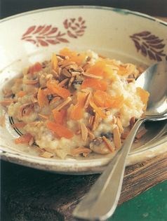Creamed vanilla rice with sultanas and apricots