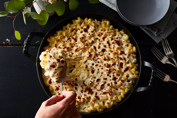 Creamiest baked mac & cheese