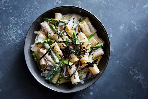 Creamy asparagus pasta