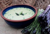 Creamy asparagus soup