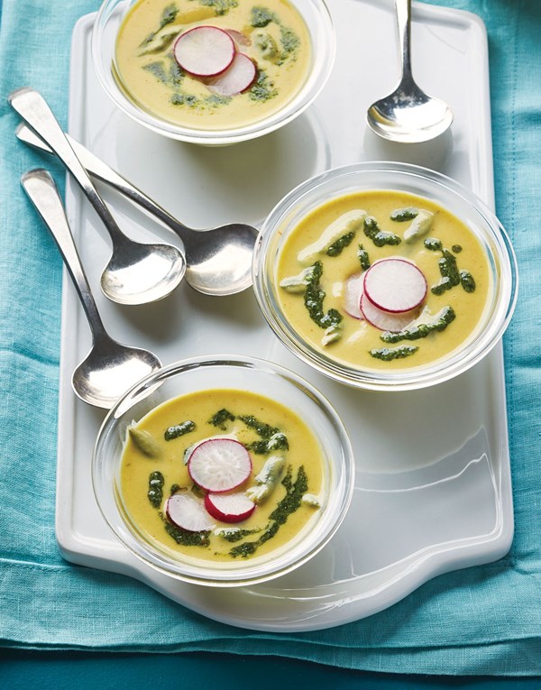 Creamy asparagus soup with parsley purée