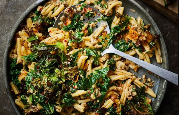 Creamy aubergine pasta with lemon & kale