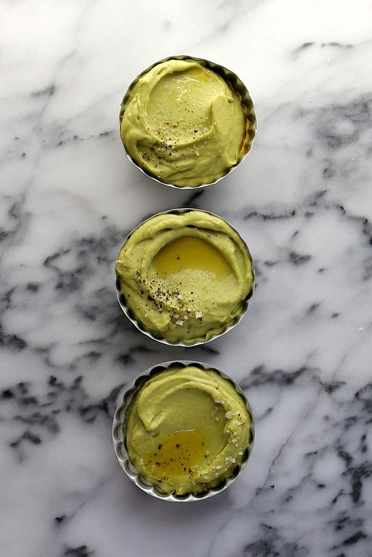 Creamy avocado hummus