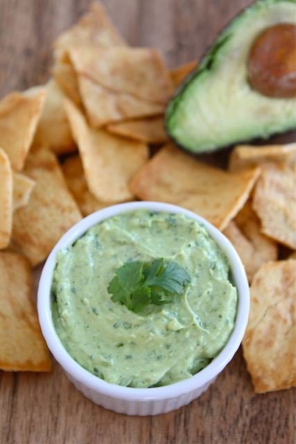 Creamy avocado yogurt dip
