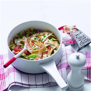 Creamy bacon, leek and pea farfalle