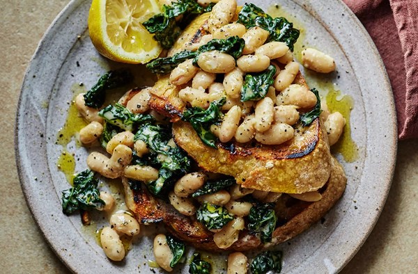Creamy beans & greens on toast