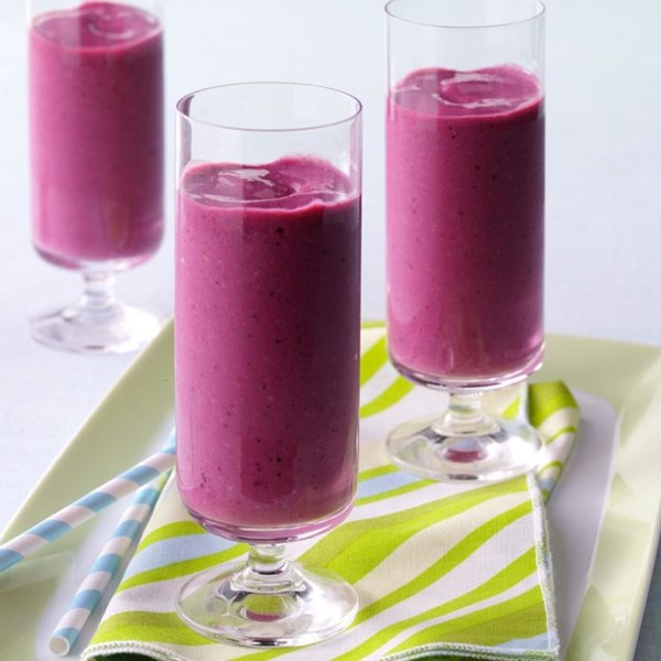 Creamy berry smoothies