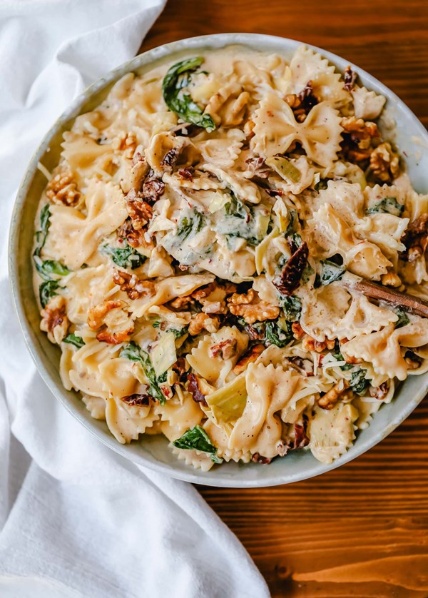 Creamy bowtie pasta with sundried tomatoes