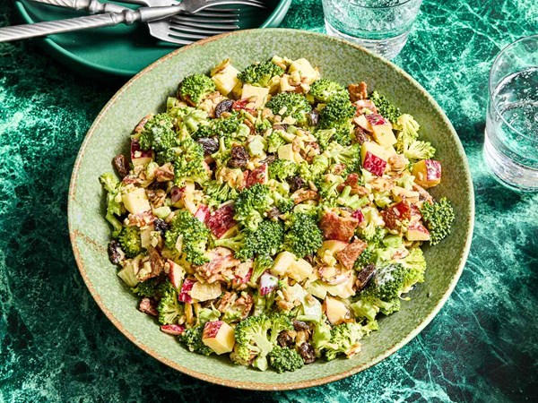 Creamy broccoli salad with bacon and cheddar