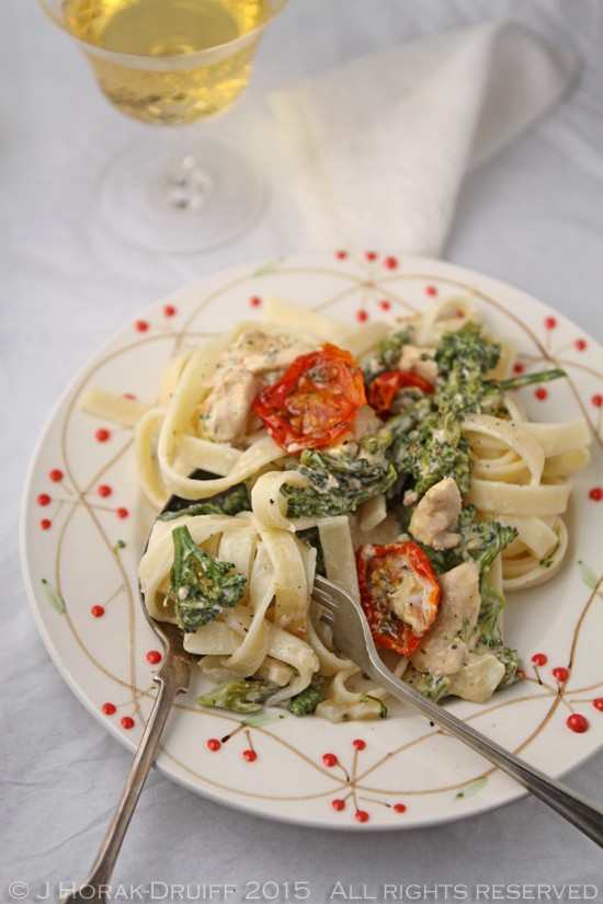 Creamy broccoli, semi-dried tomato and chicken pasta