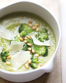 Creamy broccoli-white bean soup