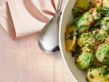 Creamy Brussels sprouts with sun-dried tomatoes 