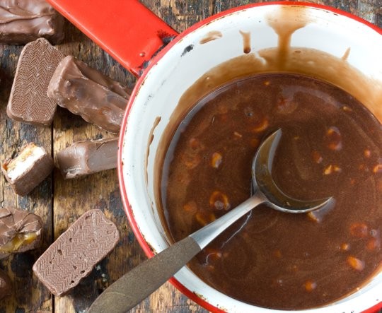 Creamy candy bar sauce