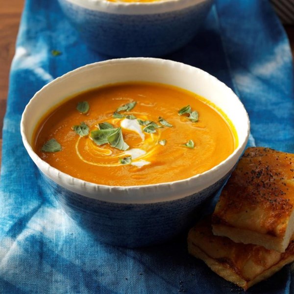 Creamy carrot & tomato soup