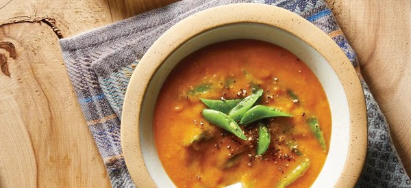 Creamy carrot and pea soup