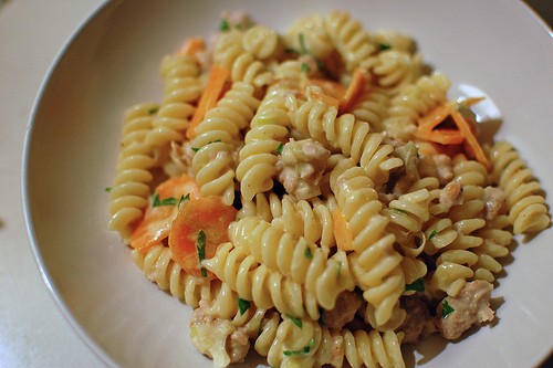 Creamy carrot, leek and sausage pasta