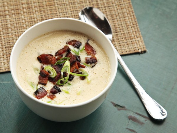 Creamy cauliflower and bacon soup