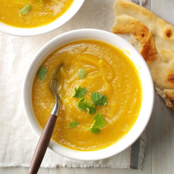 Creamy cauliflower pakora soup