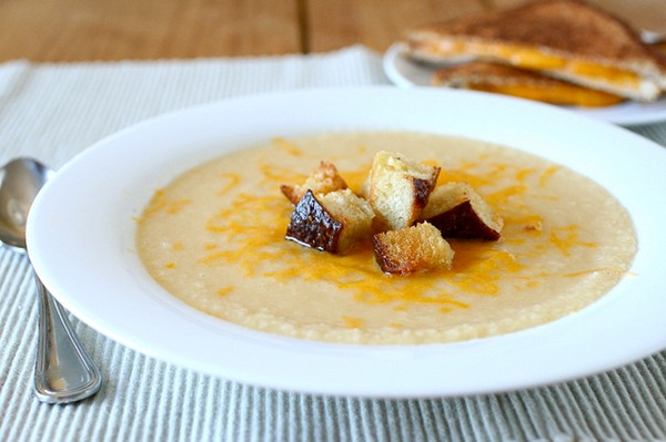 Creamy cauliflower soup