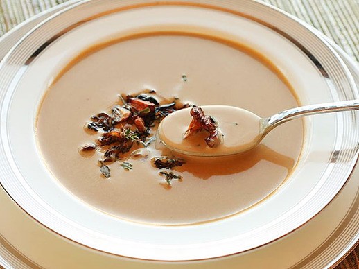 Creamy chanterelle mushroom soup