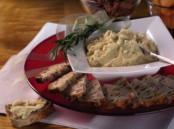 Creamy cheddar spread