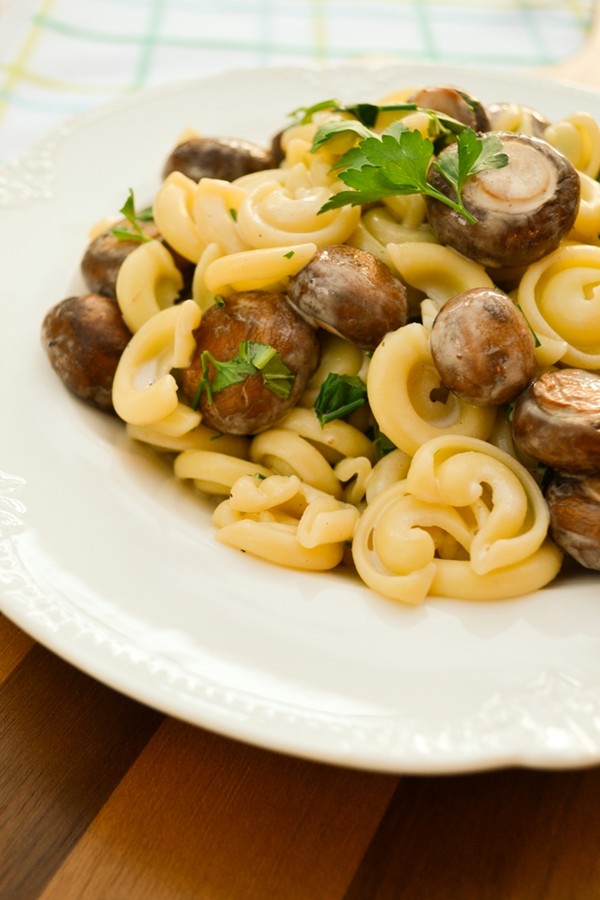 Creamy chestnut mushroom and fresh herb pasta salad