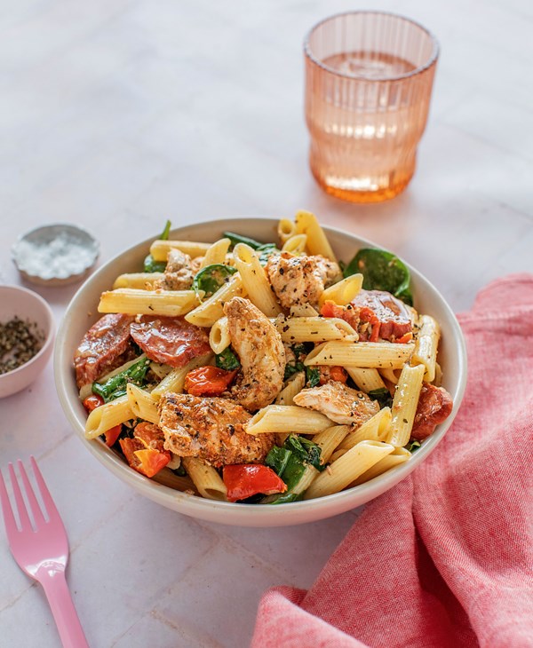 Creamy chicken, chorizo & sundried tomato pasta