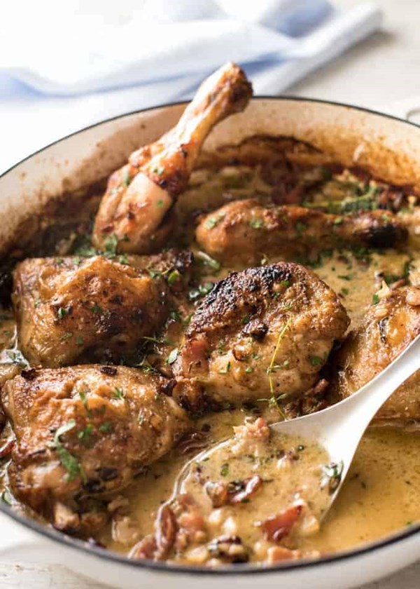 Creamy chicken in white wine sauce with bacon