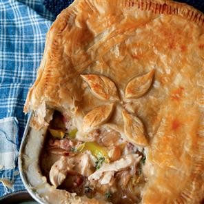 Creamy chicken, leek, bacon and thyme pie