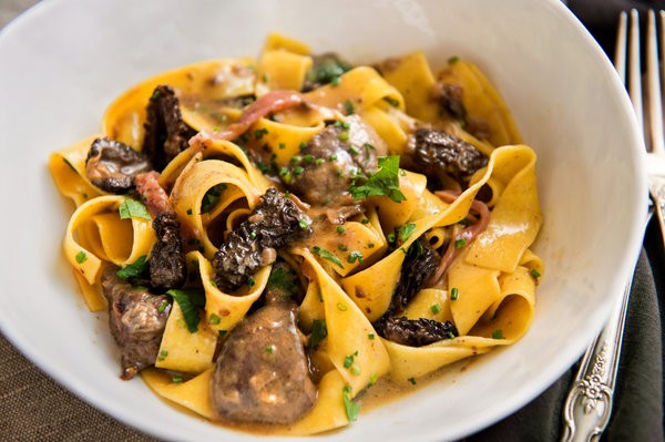 Creamy chicken liver pasta with wild morels