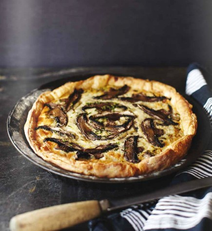 Creamy chicken, mushroom and parsnip pie