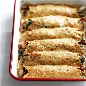 Creamy chicken, spinach and pancetta pancakes