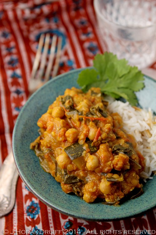 Creamy chickpea, spinach and zucchini curry