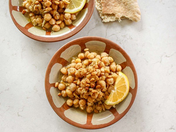 Creamy chickpeas with cumin and pine nuts (Baleela)