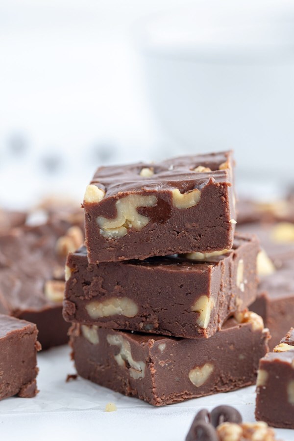 Creamy chocolate walnut fudge