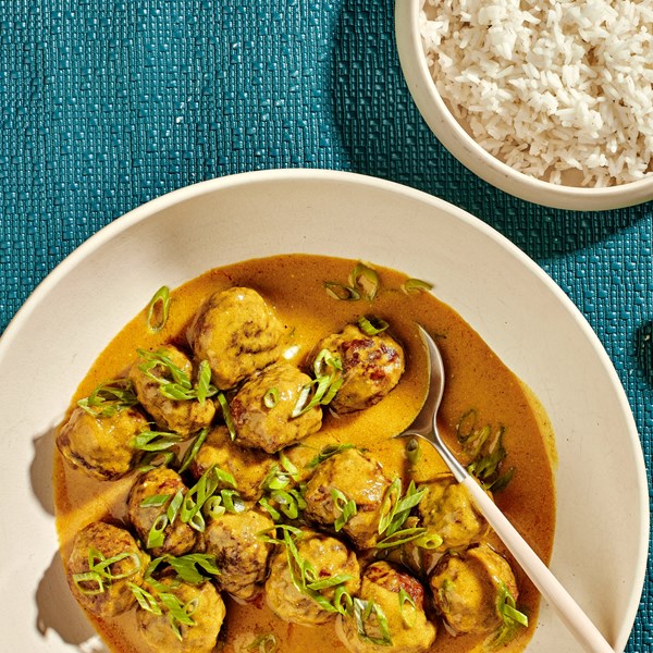 Creamy coconut curry meatballs 