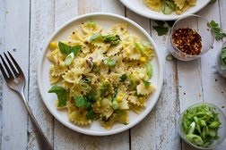 Creamy corn pasta with basil