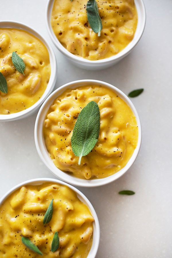 Creamy crock pot butternut mac & cheese