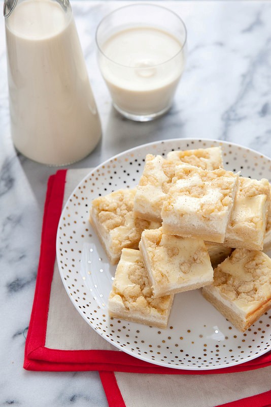 Creamy eggnog cookie bars