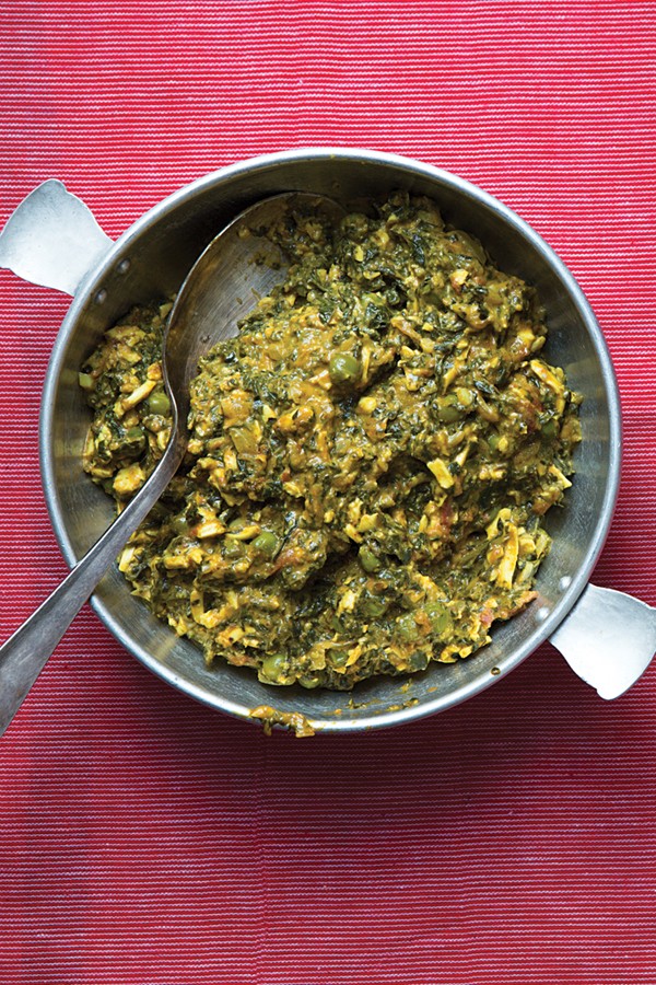 Creamy fenugreek and spinach with cheese (Methi malai paneer)