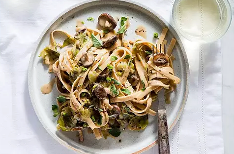 Creamy fettuccine with Brussels sprouts & mushroom