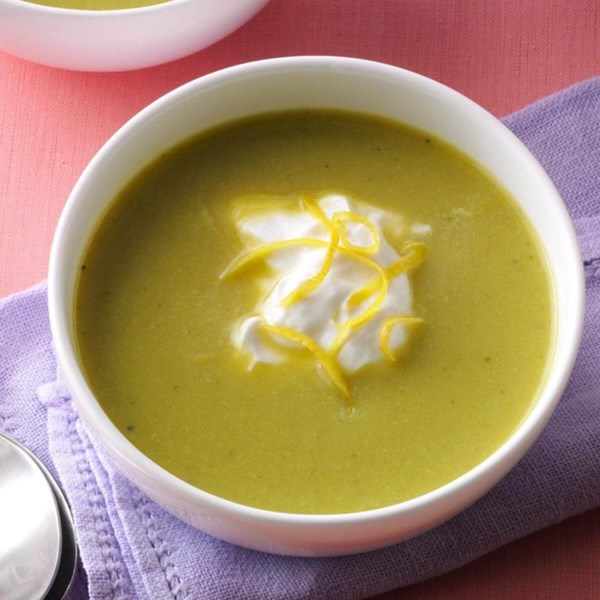 Creamy fresh asparagus soup