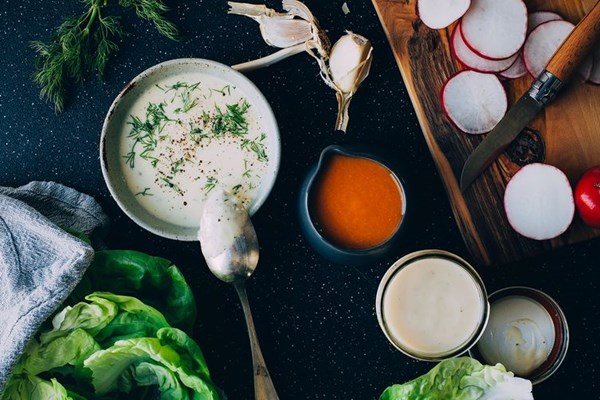Creamy garlic dressing