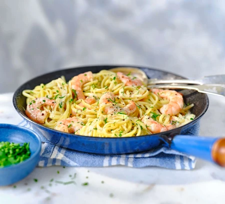Creamy garlic prawn pasta