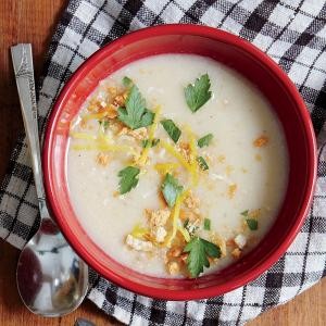 Creamy garlic soup