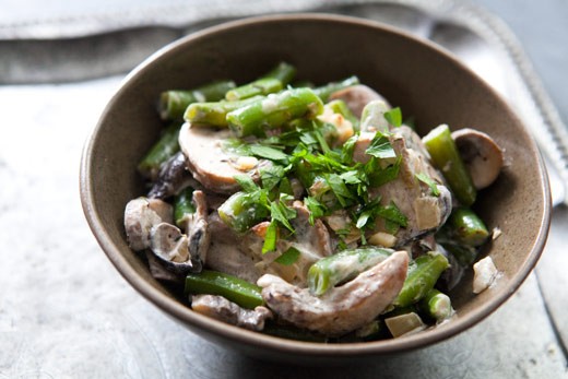 Creamy green beans and mushrooms