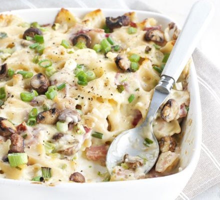 Creamy ham and mushroom pasta bake