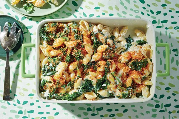 Creamy kale and pasta bake