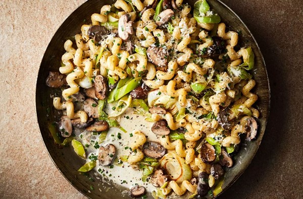 Creamy leek & garlic mushroom pasta