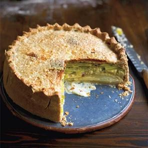 Creamy leek, potato and Gruyère pie